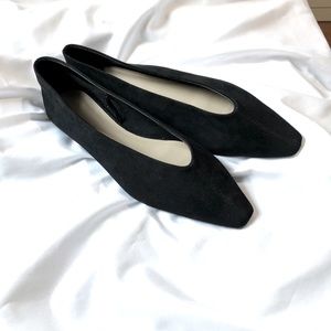 H&M POINTED TOE FLATS SIZE 41 OR 9.5 🖤